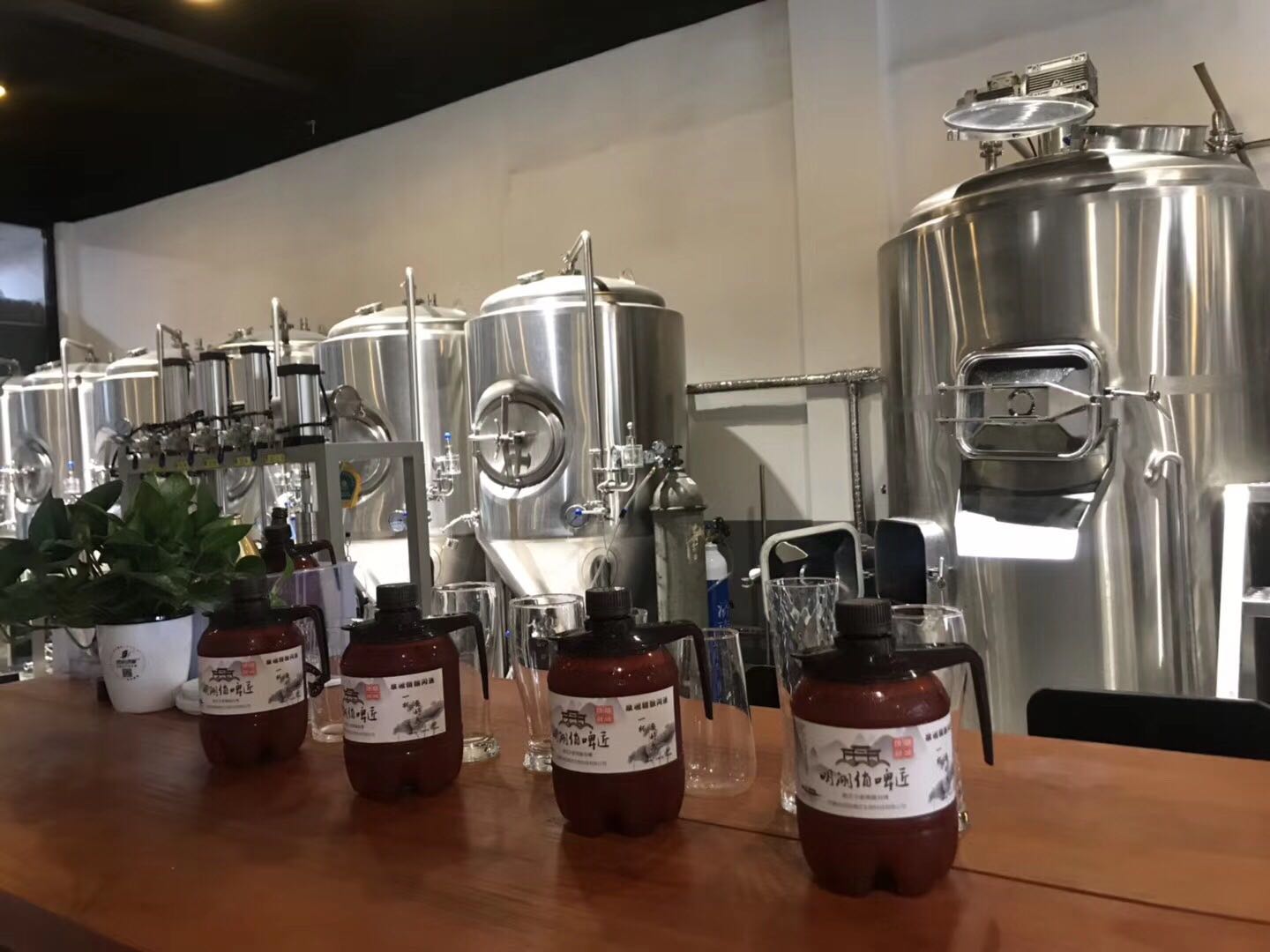 自釀鮮啤酒設(shè)備 自釀鮮啤酒設(shè)備