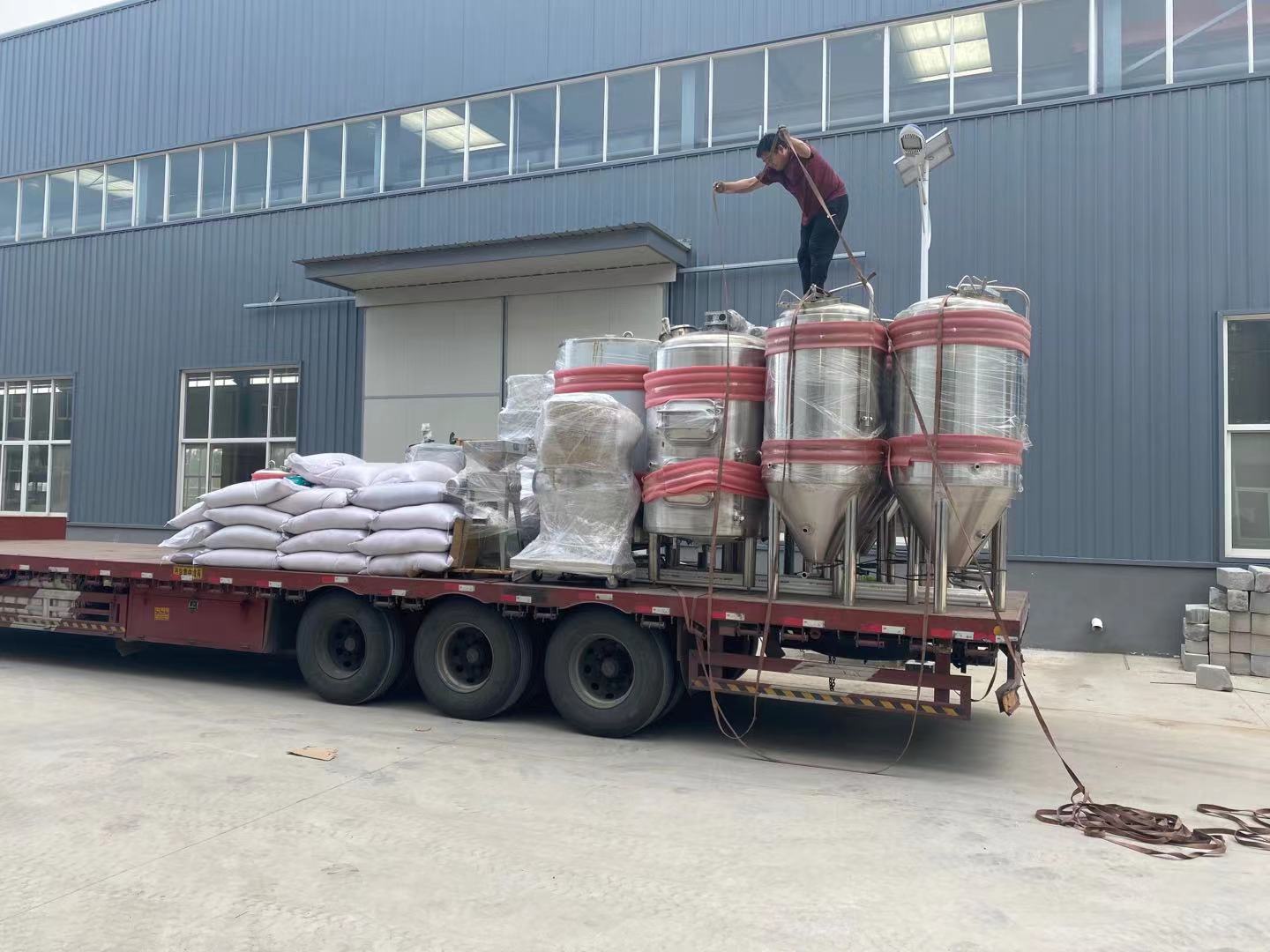 豪魯500L自釀啤酒設(shè)備 豪魯500L自釀啤酒設(shè)備