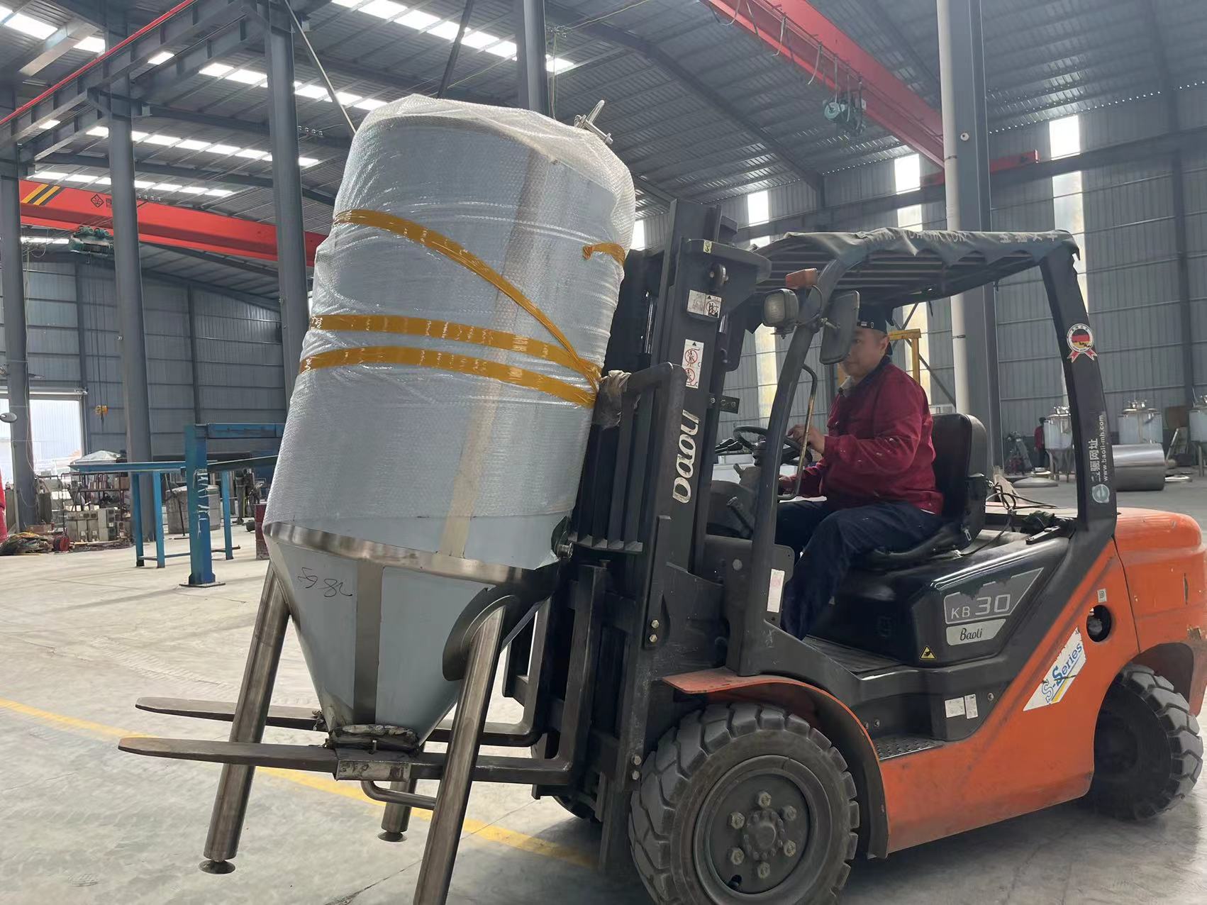 啤酒發(fā)酵設(shè)備 啤酒發(fā)酵設(shè)備